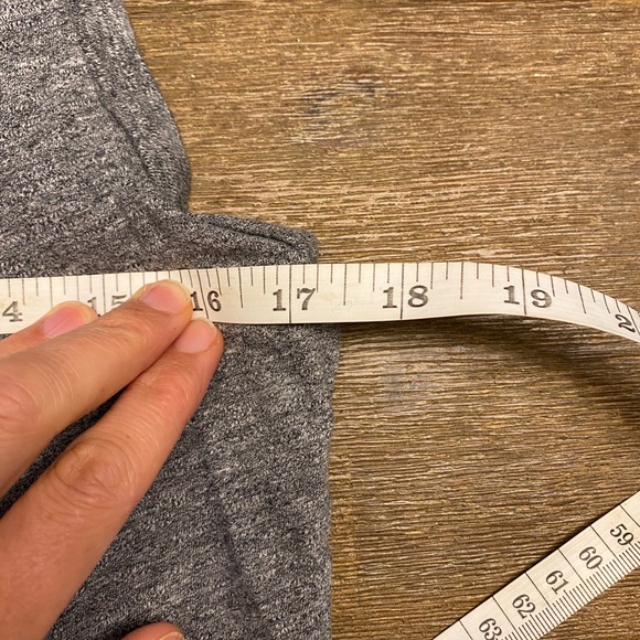 Madewell bundle: long and short sleeve grey tops - Picture 9 of 10